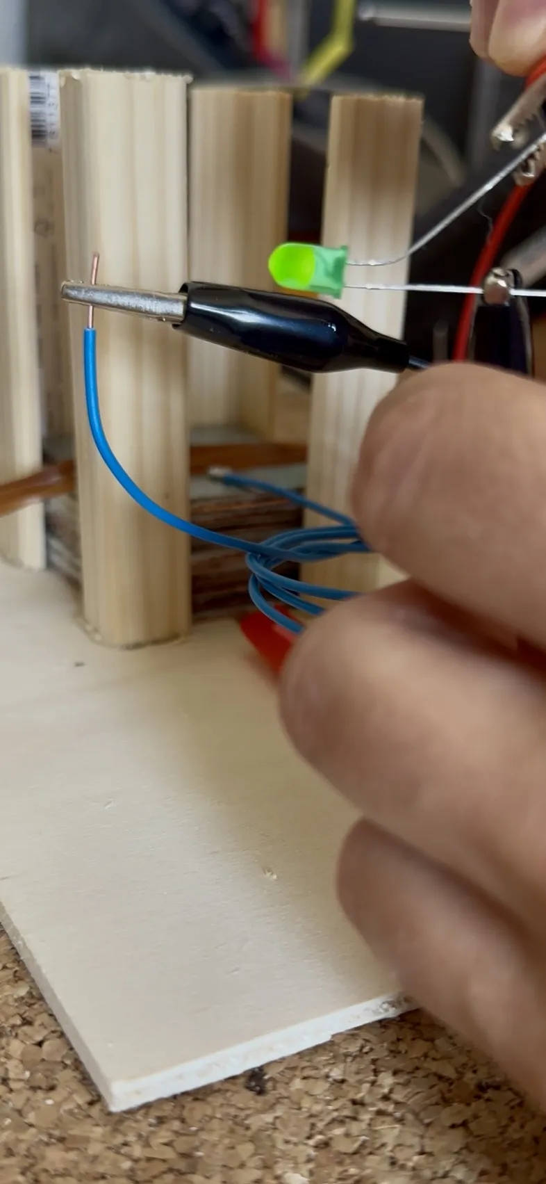 Voltasche Säule produziert Strom - Schnupperkurs Höngg